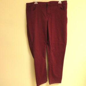 Crown & Ivy maroon stretch skinny pants